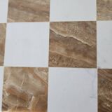 Table d'échecs en onyx sur pied en bois