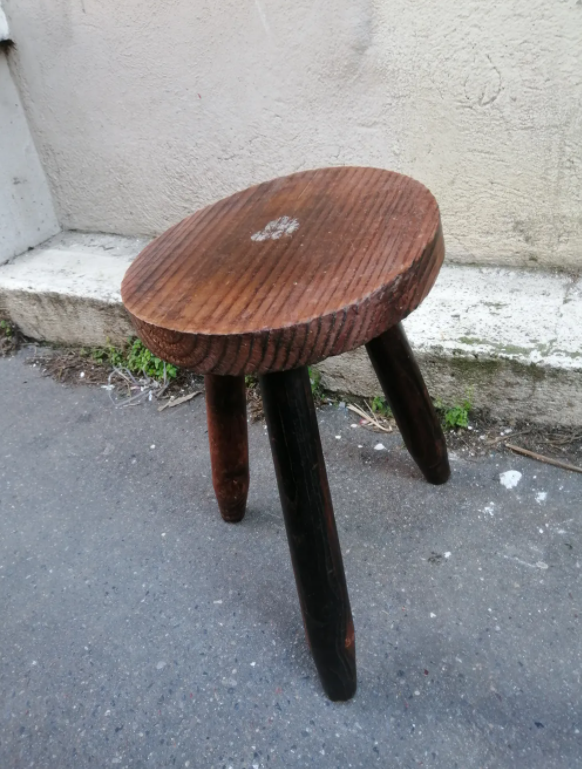 Tripod stool