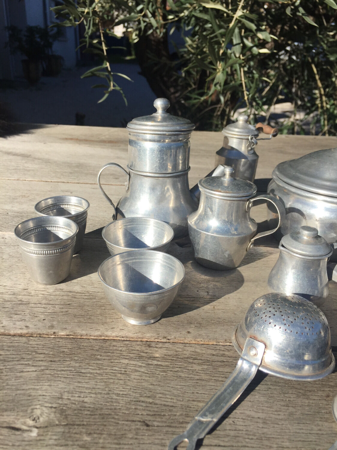 Tin dinette