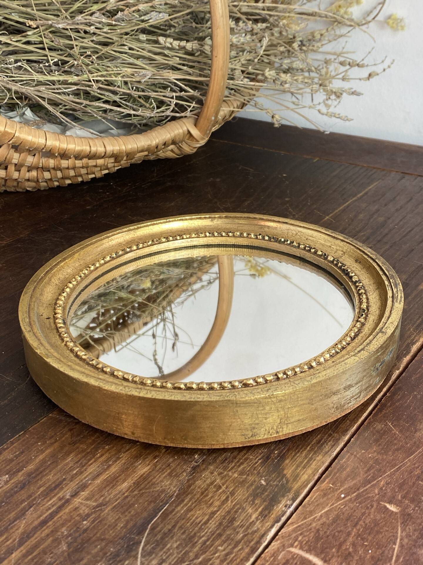 Miroir rond en bois de couleur dorée