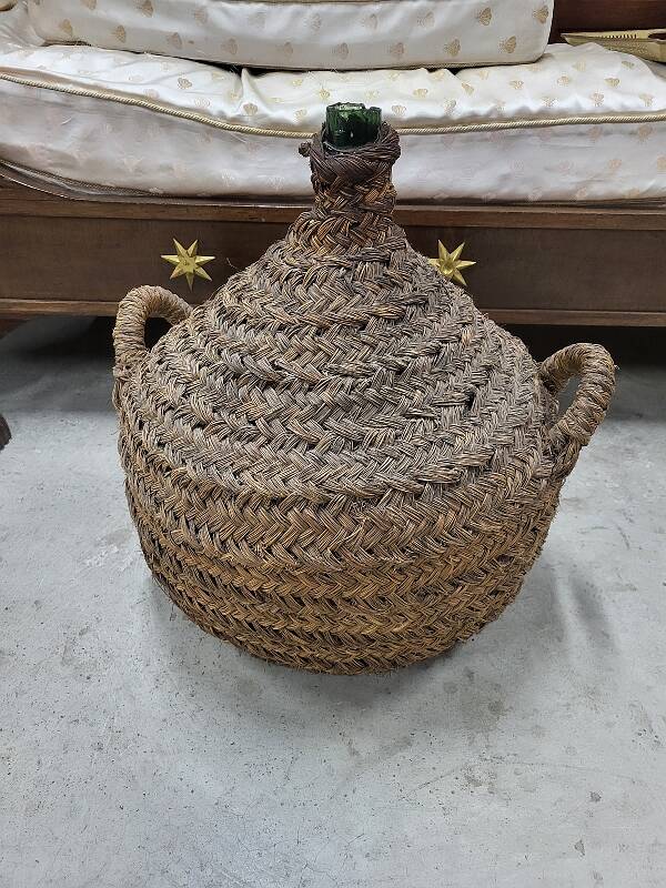 Fat dame jeanne with her braided hair