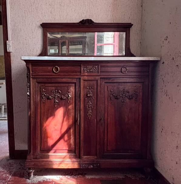 Buffet ancien style Henri II – Plateau en marbre et miroir