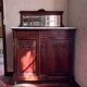 Buffet ancien style Henri II – Plateau en marbre et miroir