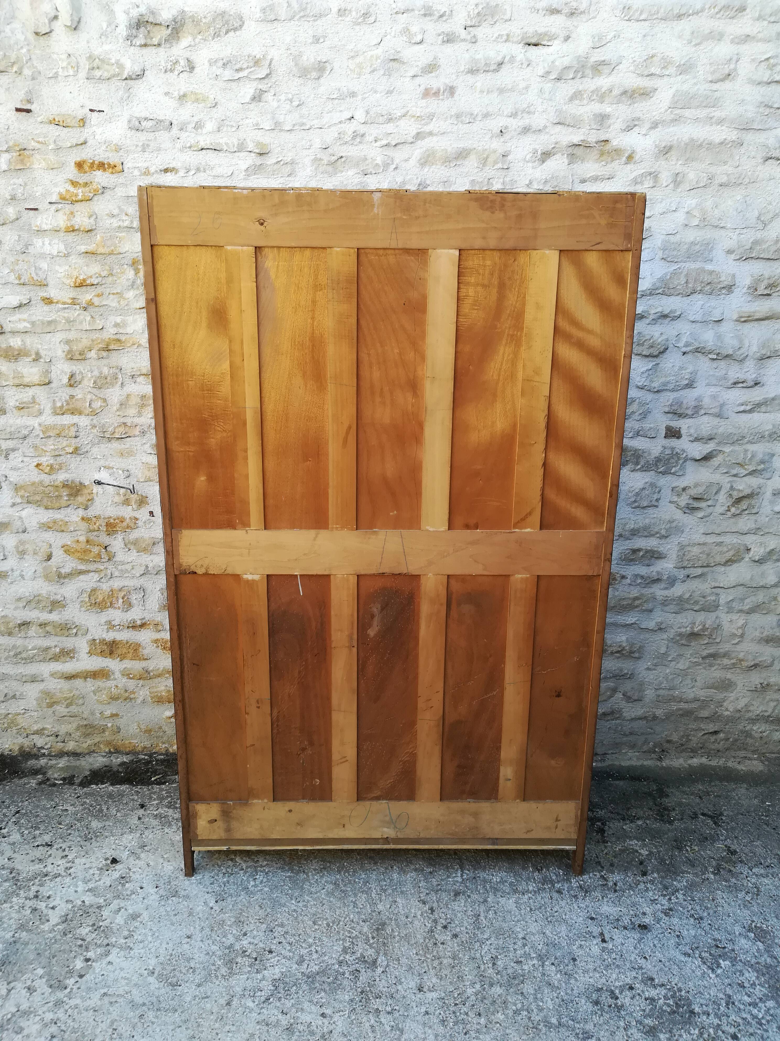 Showcase with two sliding doors