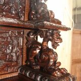 Important Renaissance-style walnut buffet from the 19th century.