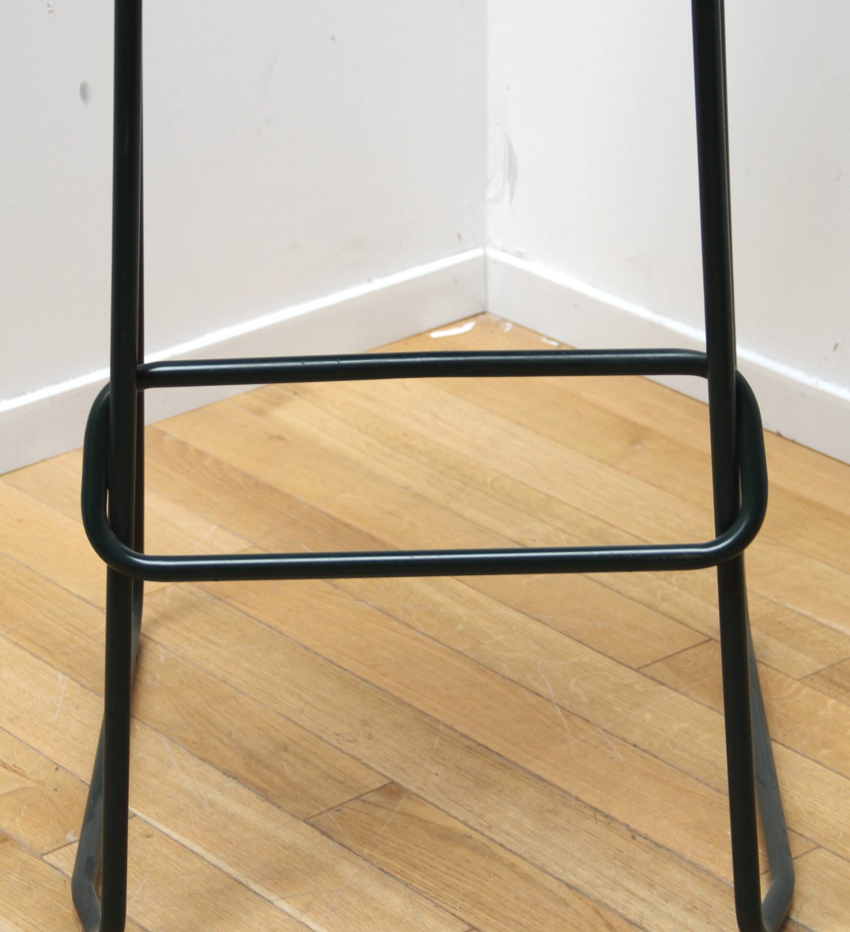 New School bar stool, MDD