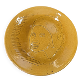 Plate of art Vallauris Foucard-Jourdan 1959 Incised profile decoration