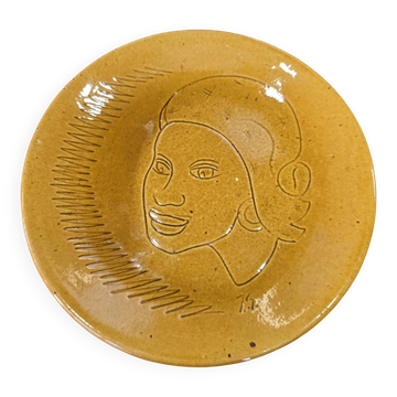 Plate of art Vallauris Foucard-Jourdan 1959 Incised profile decoration
