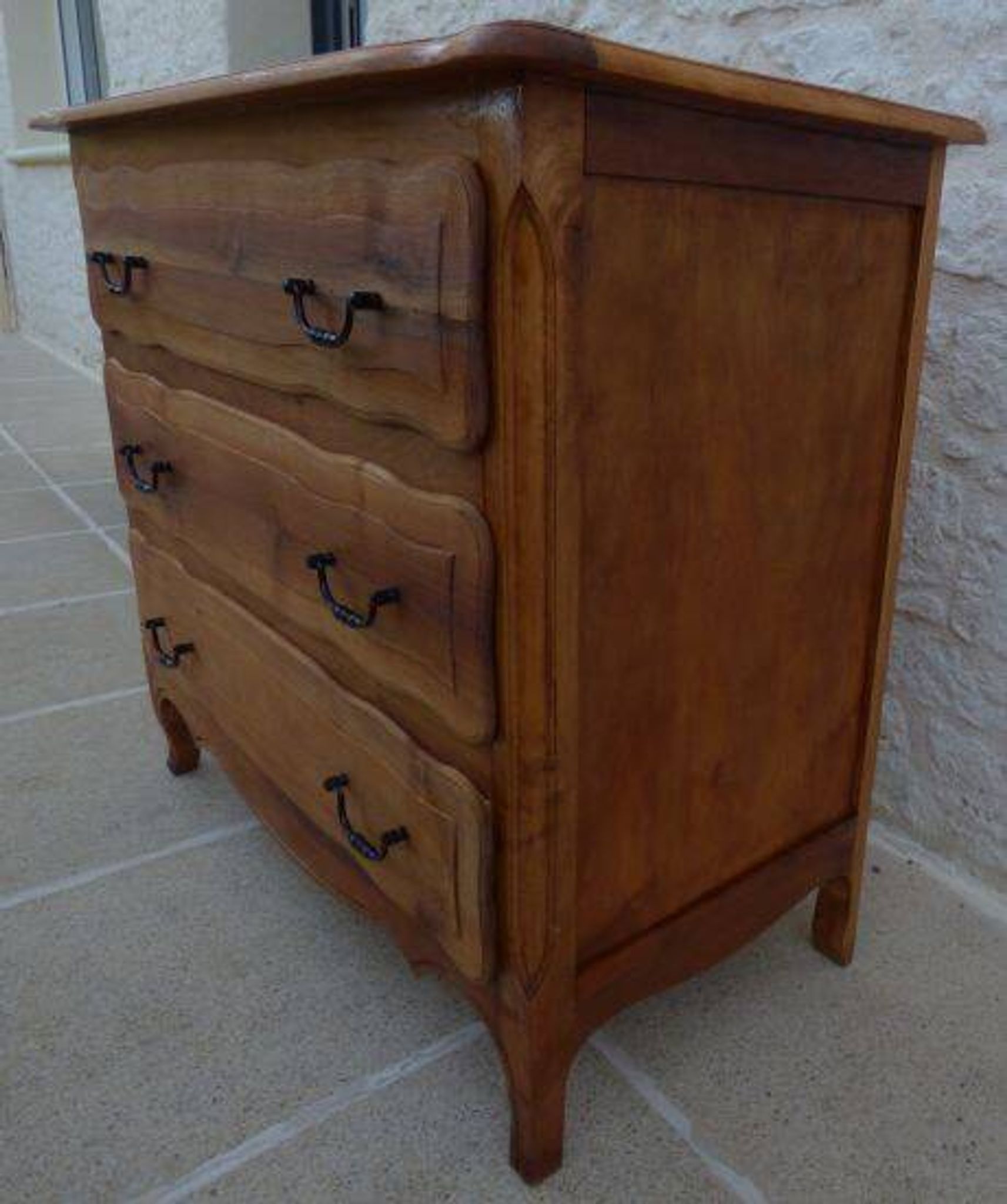 3-drawer solid natural wood chest of drawers with black handles - Completely restored
