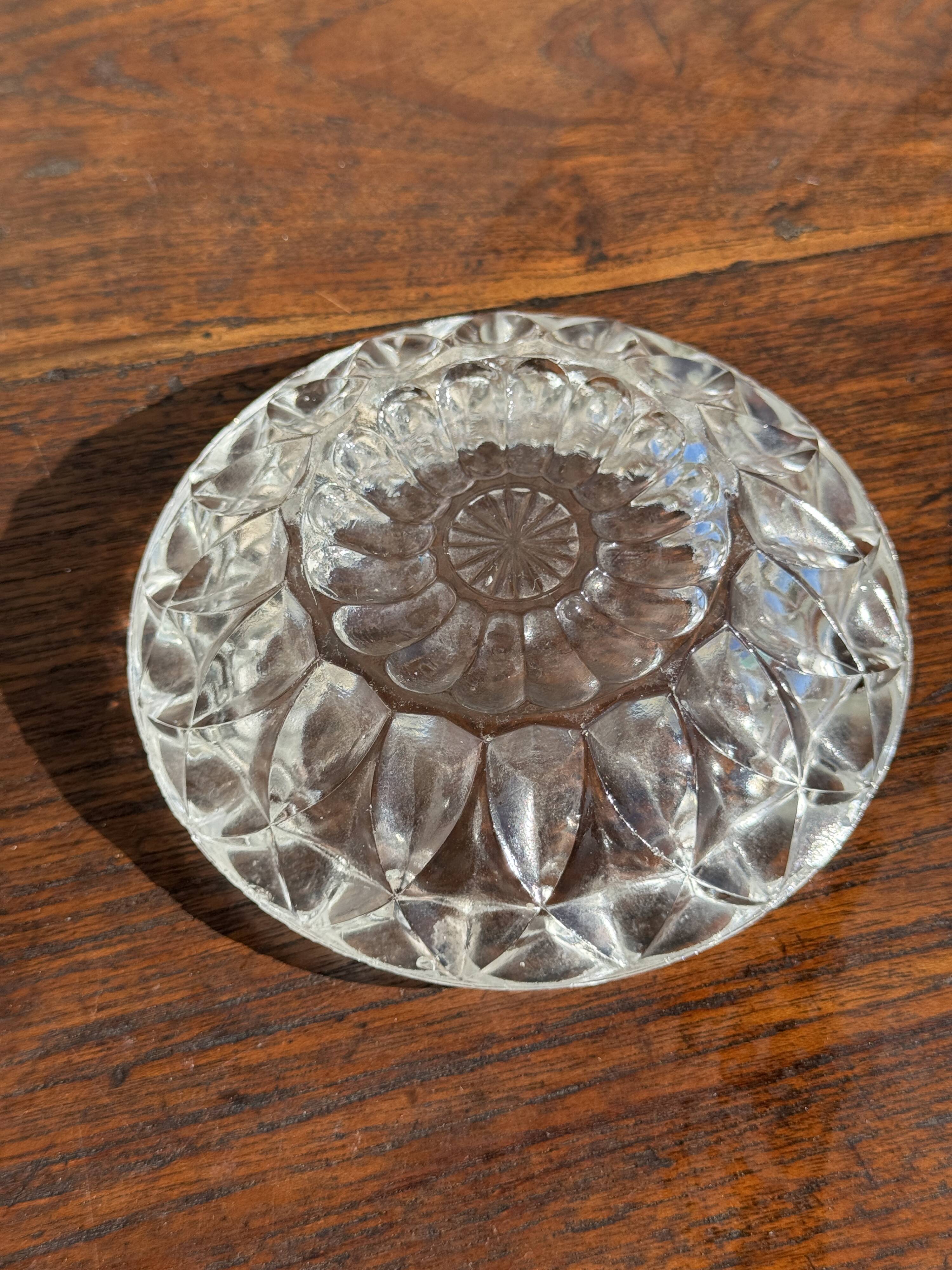 Cendrier en verre classique rosace D13