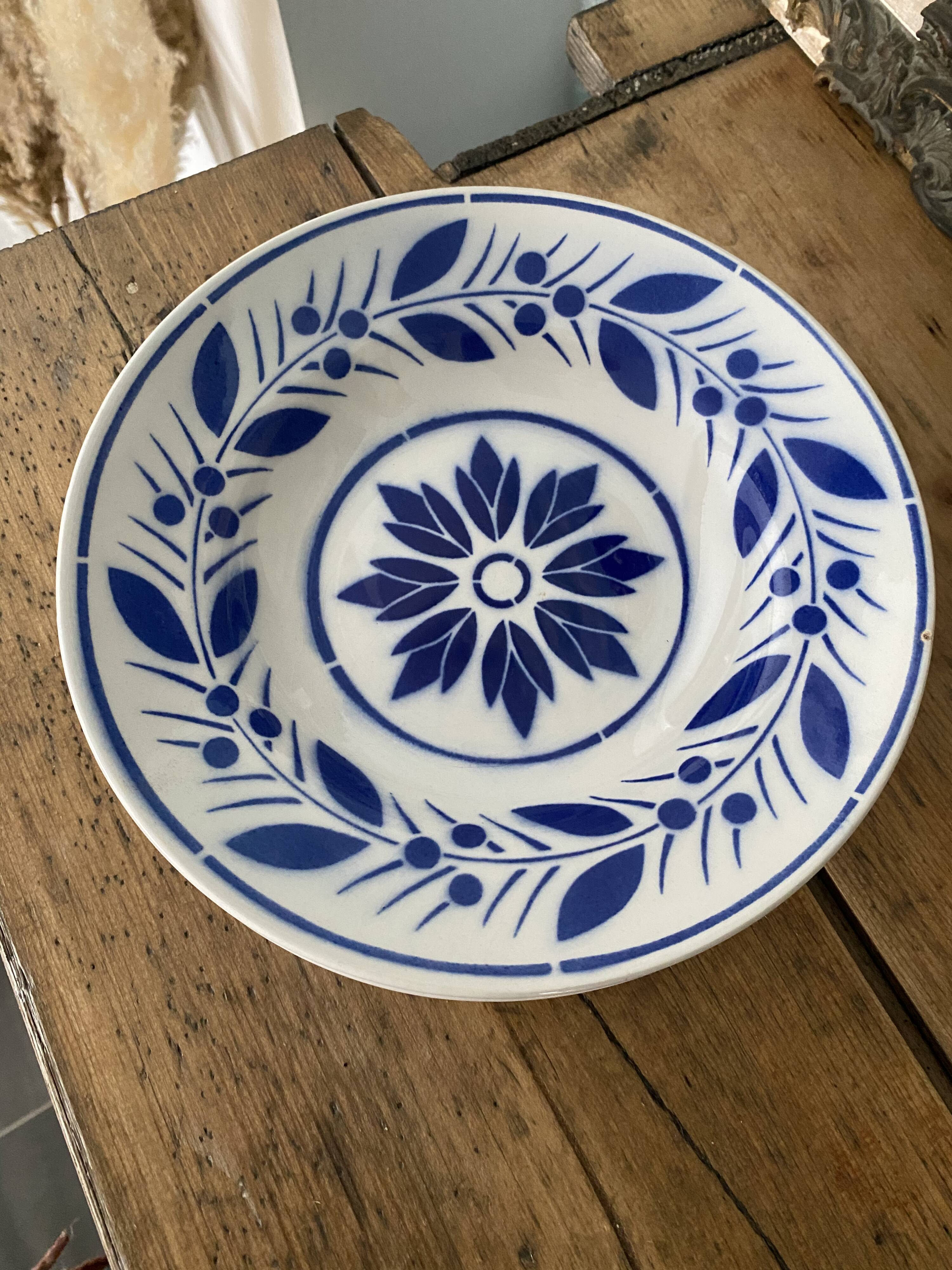 Lot of 4 blue hollow plates