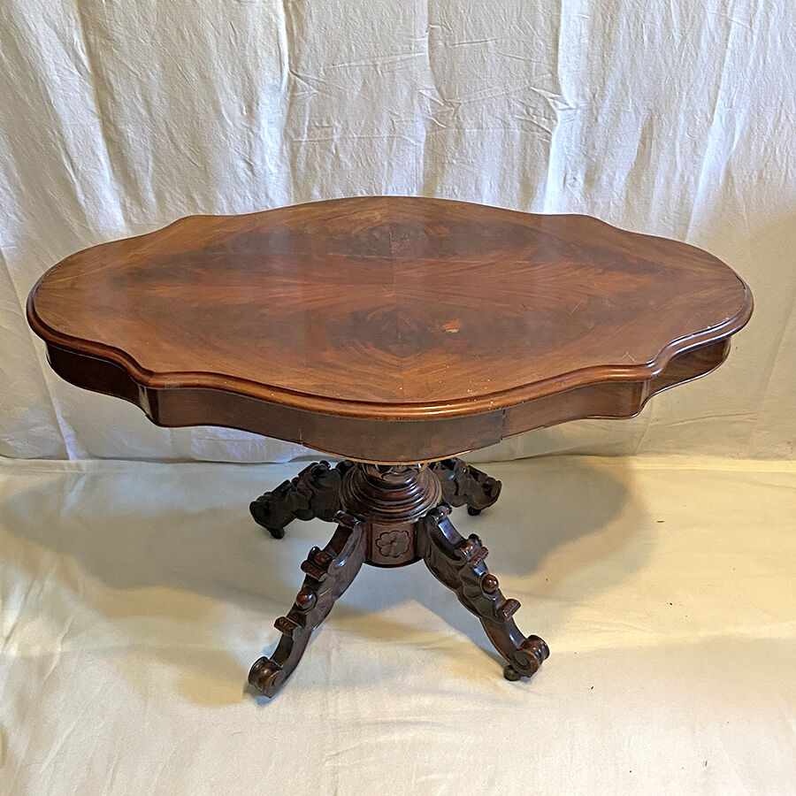 Napoleon III fiddled form table