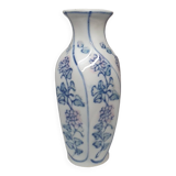 Small Chinese porcelain vase