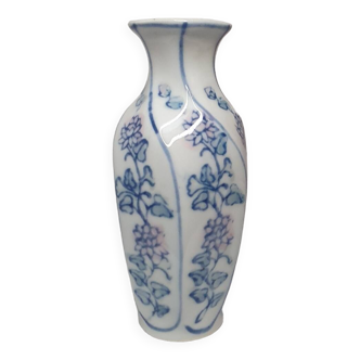 Petit vase en porcelaine de Chine