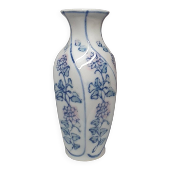 Small Chinese porcelain vase