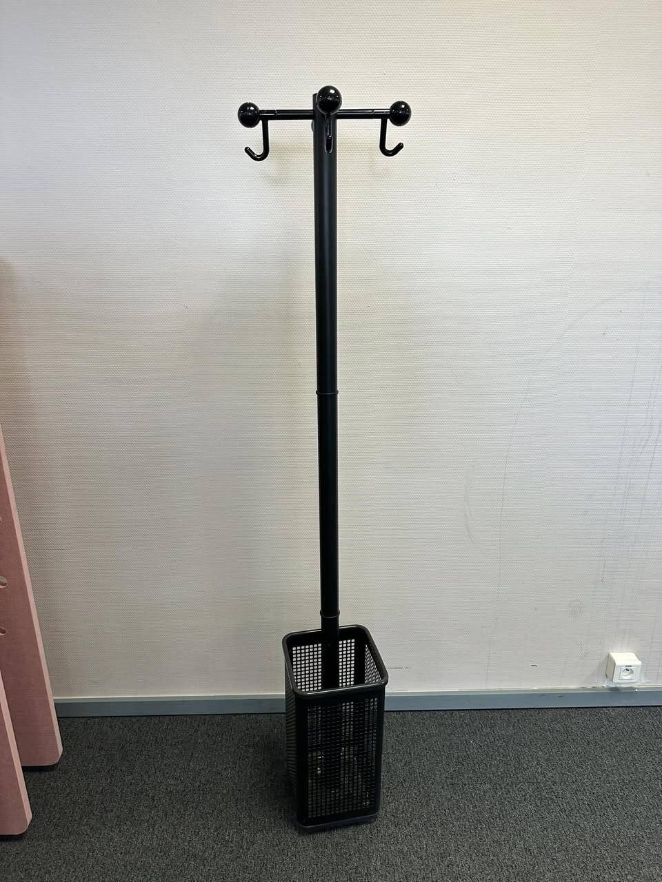 Rare coat rack made in Italy design by Neolt