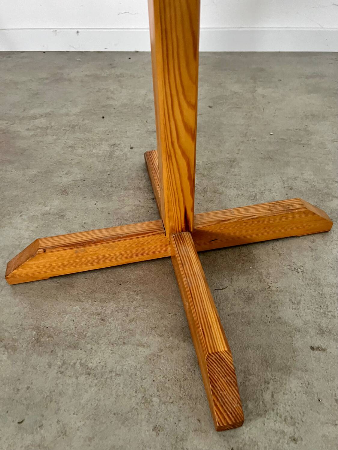 Old designer pine coat rack from the 60s in chalet wood