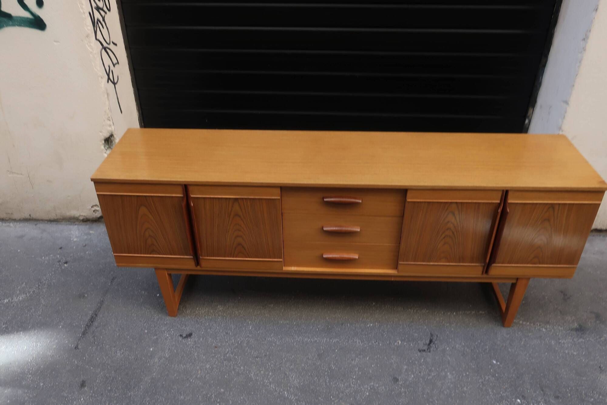 Wooden sideboard of the 70s u-shaped footing