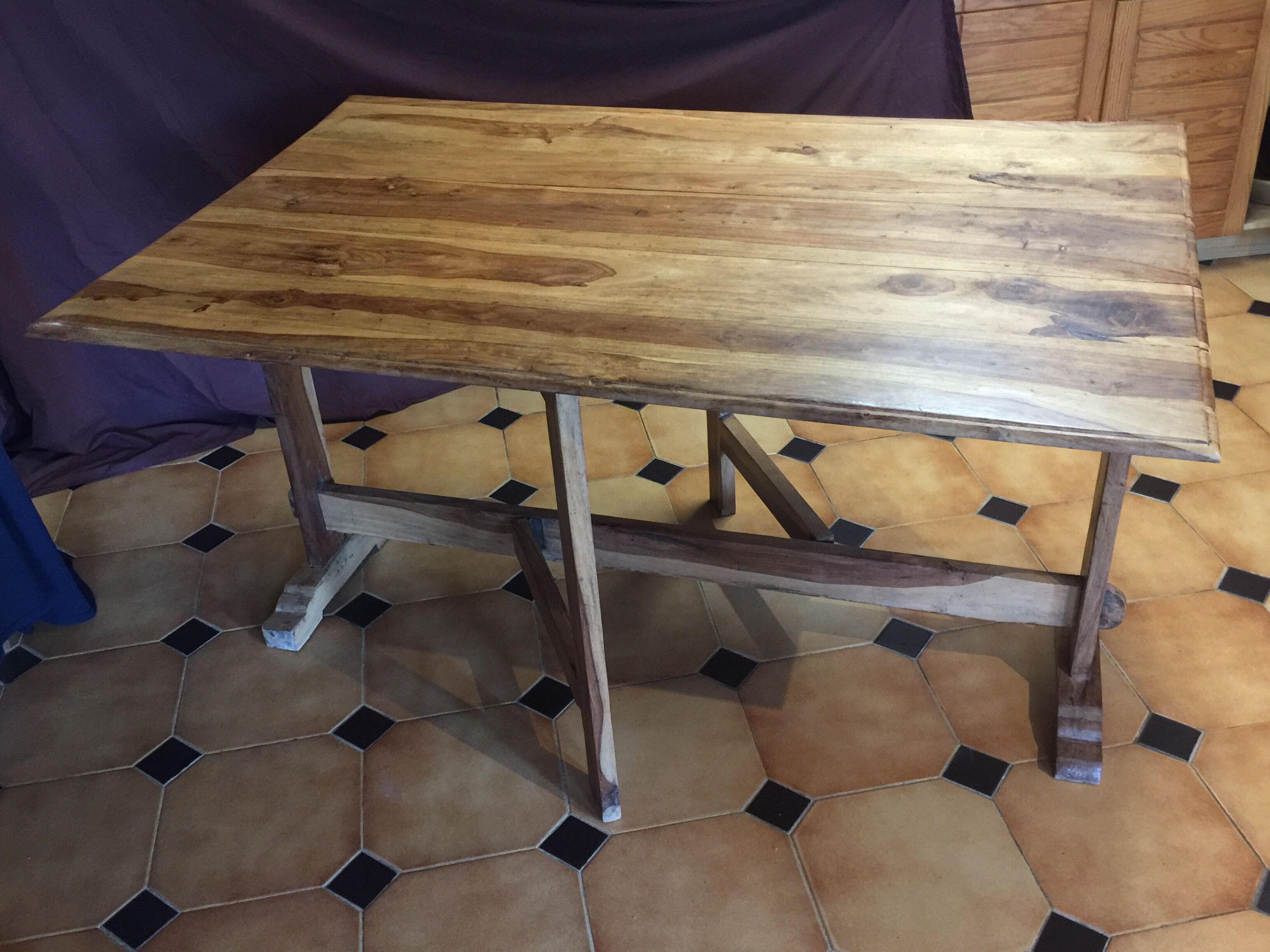 Table en noyer pliable fabrication artisanale