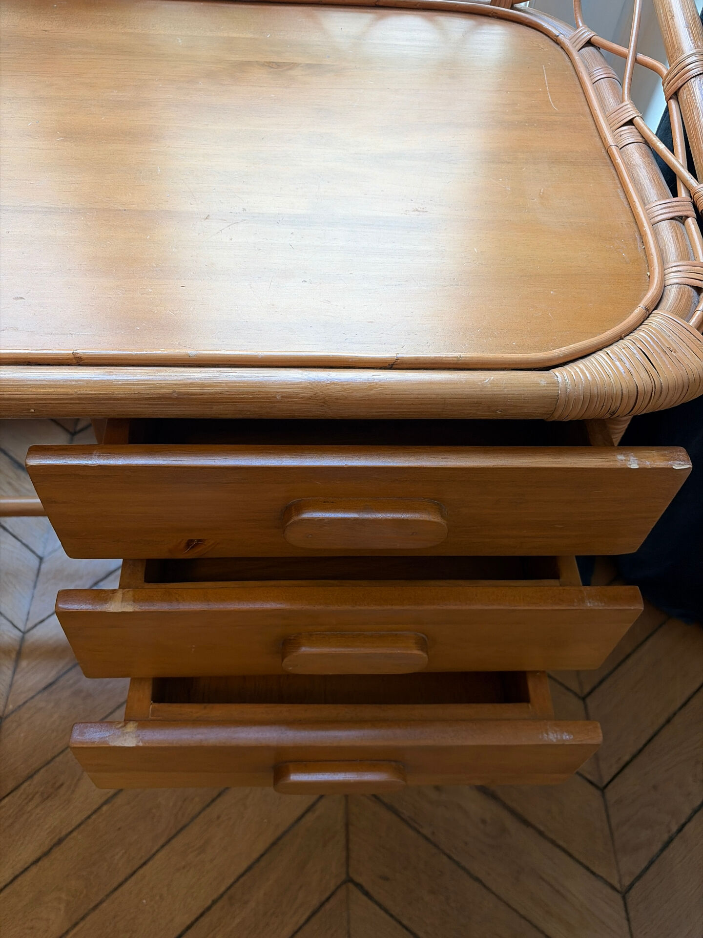 Bureau vintage Bonton en rotin et bois, 3 tiroirs