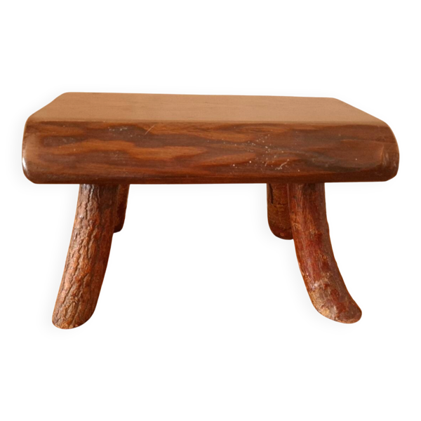 Tabouret brutaliste , Auvergne — Beyit