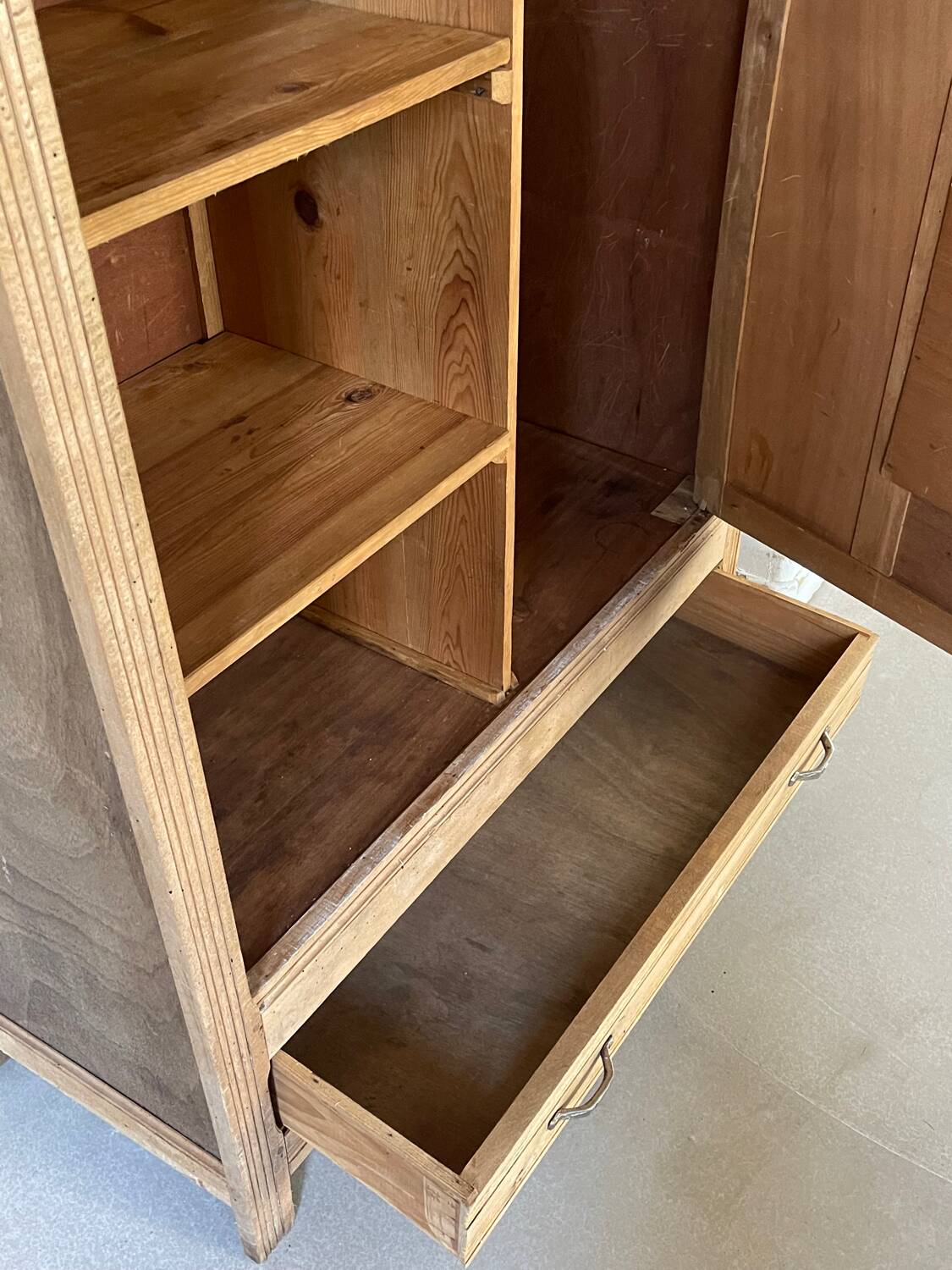 Art Deco bonnet maker