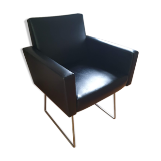 Fauteuil noir vintage pieds aluminium 1980