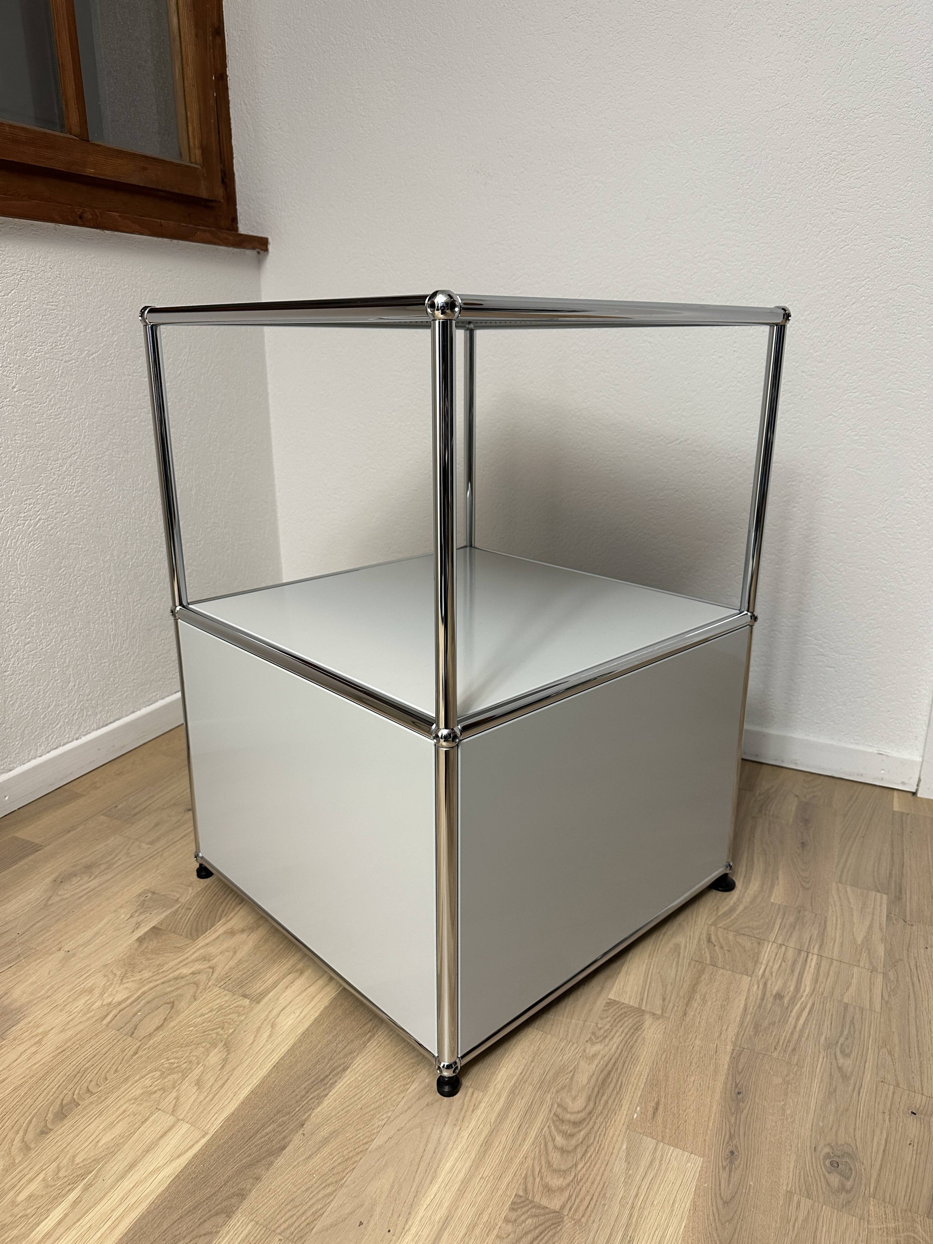 USM Haller shelf in light grey