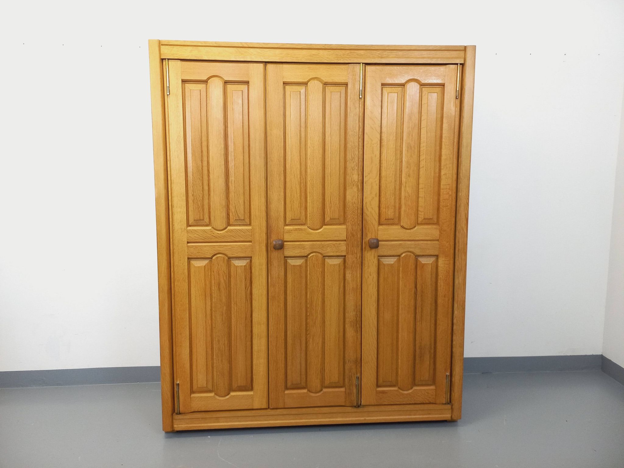 Vintage Guillerme et Chambron wardrobe in solid oak from the 60s
