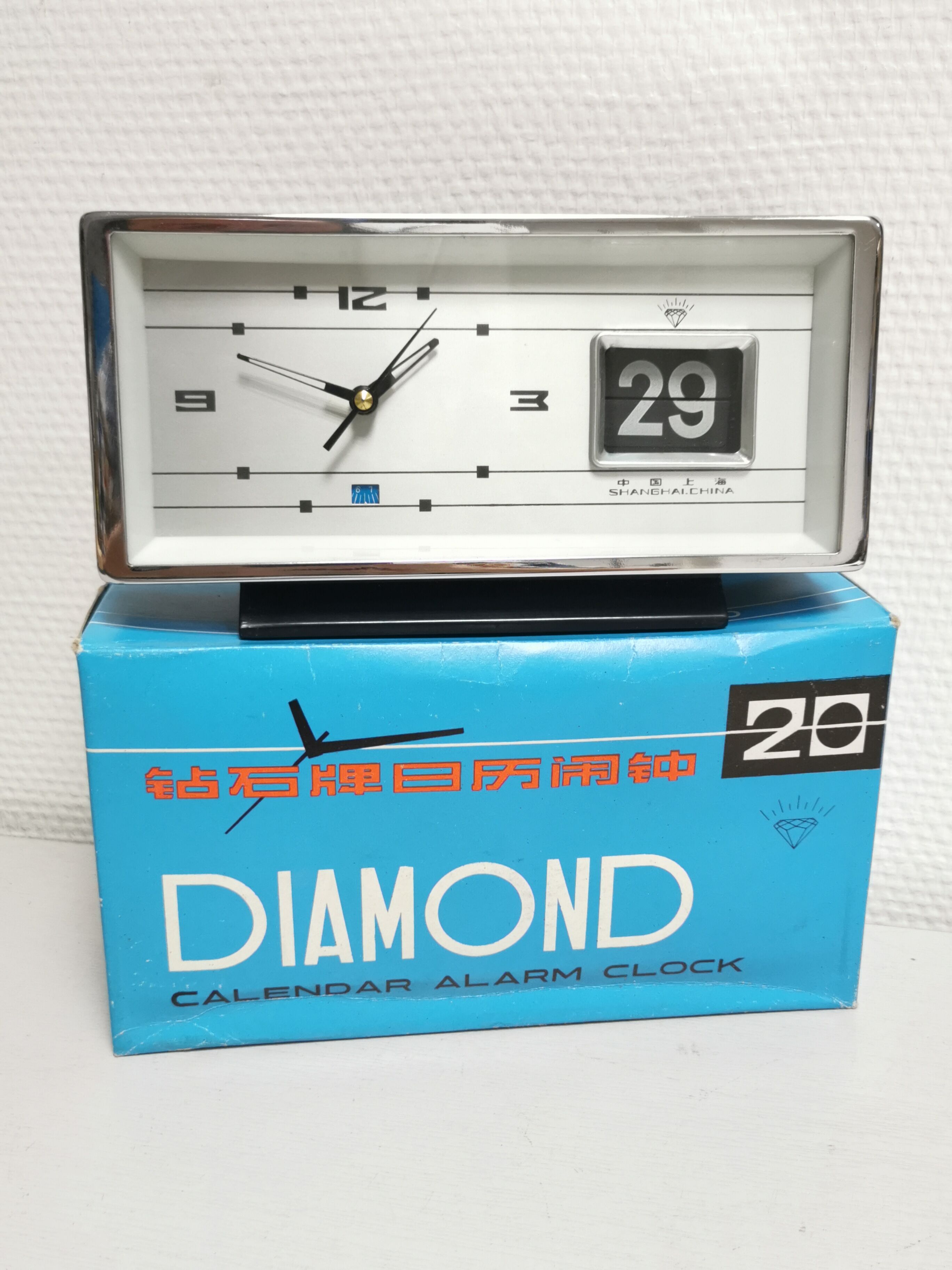 Vintage mechanical alarm clock NEW - Daimond , Roller Calendar . space age
