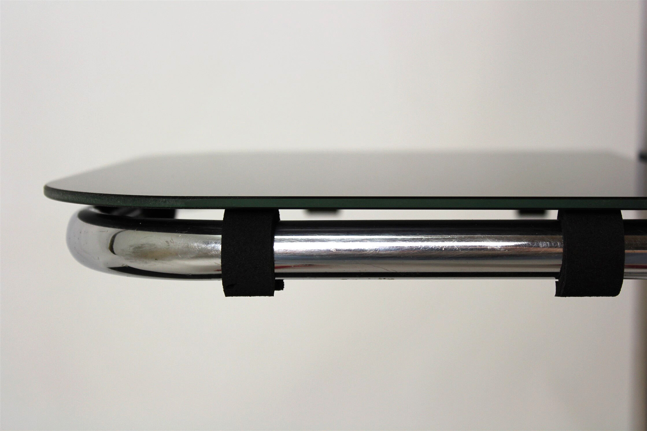 Bauhaus chromed tubular steel shelf, 1940s