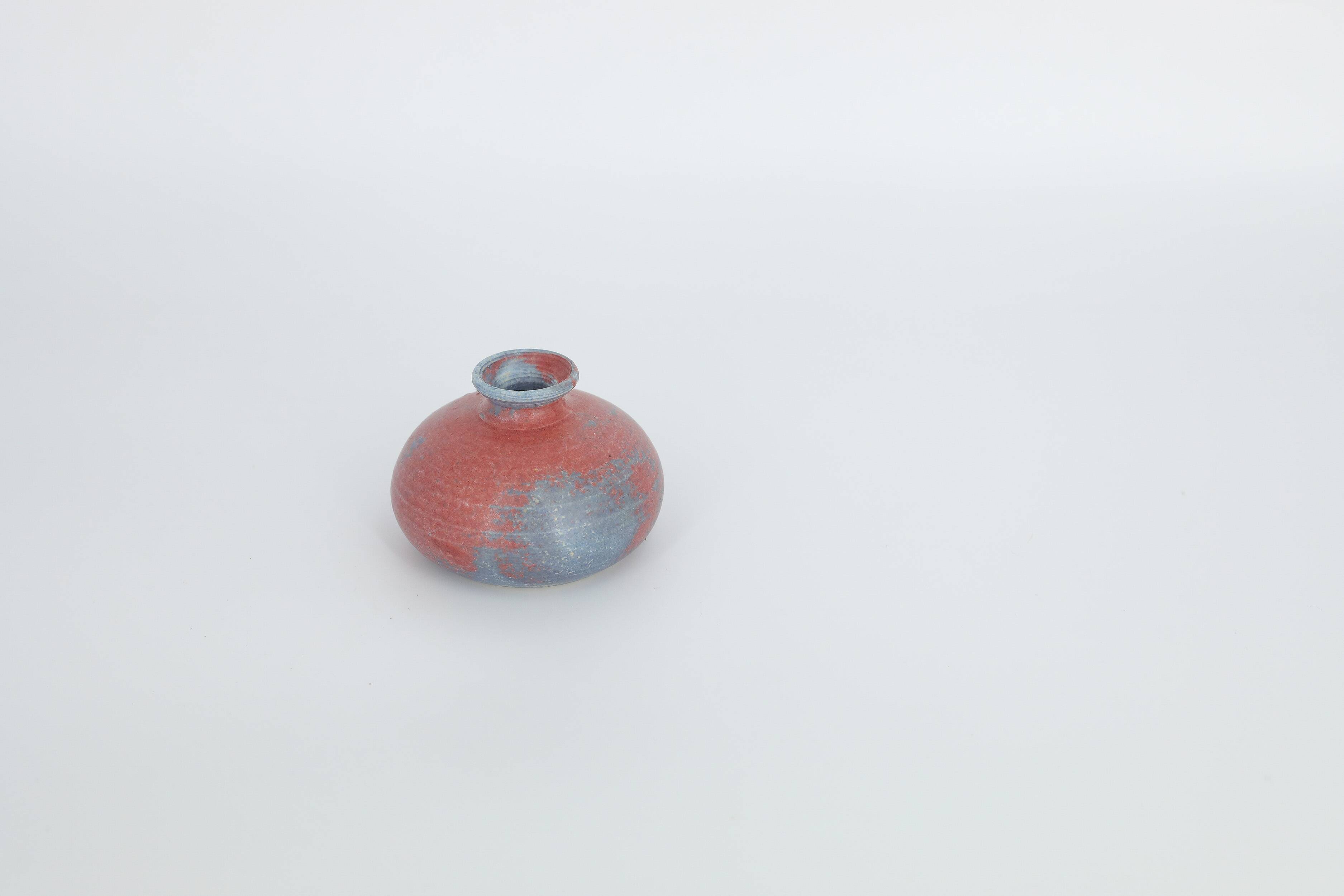 Small modern Scandinavian mid-century collection vase in two-tone stoneware, 1960s.