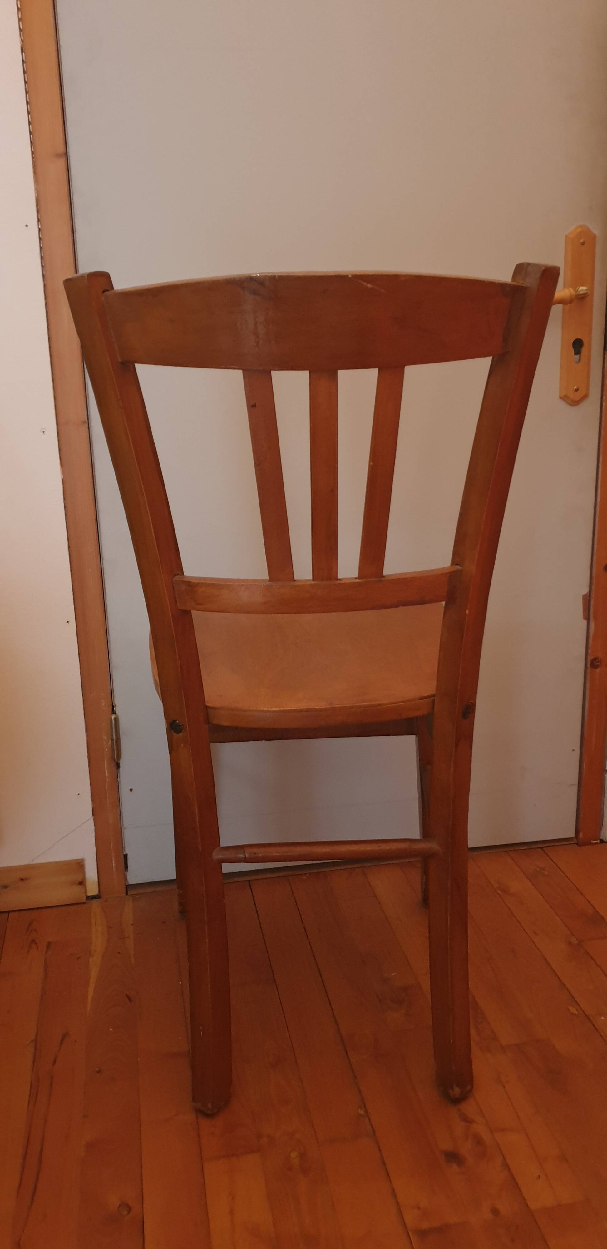 Quatre chaises bistrot