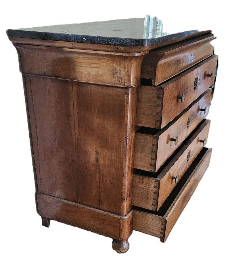 Chest of drawers in walnut and walnut veneer with black veined marble top