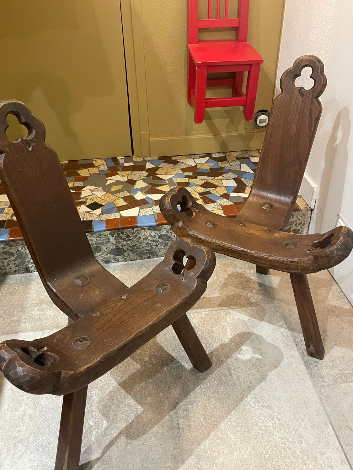 Set of 2 brutalist wooden tripod chairs – Spain 1970s