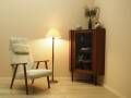 Danish teak corner display cabinet on tapered legs, 1960s