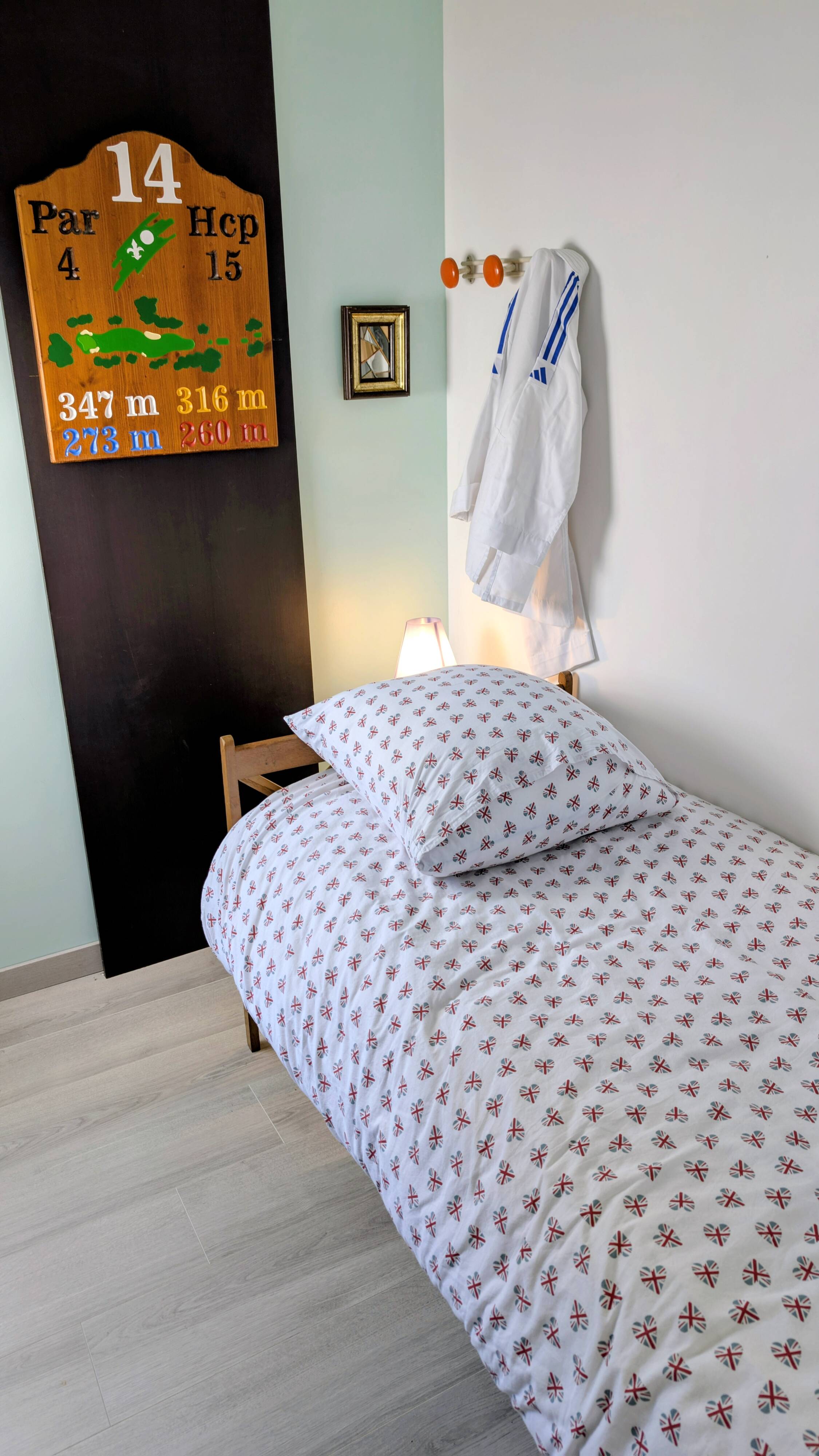 Vintage folding bed – wood and metal – 206 cm – rustic charm and practicality