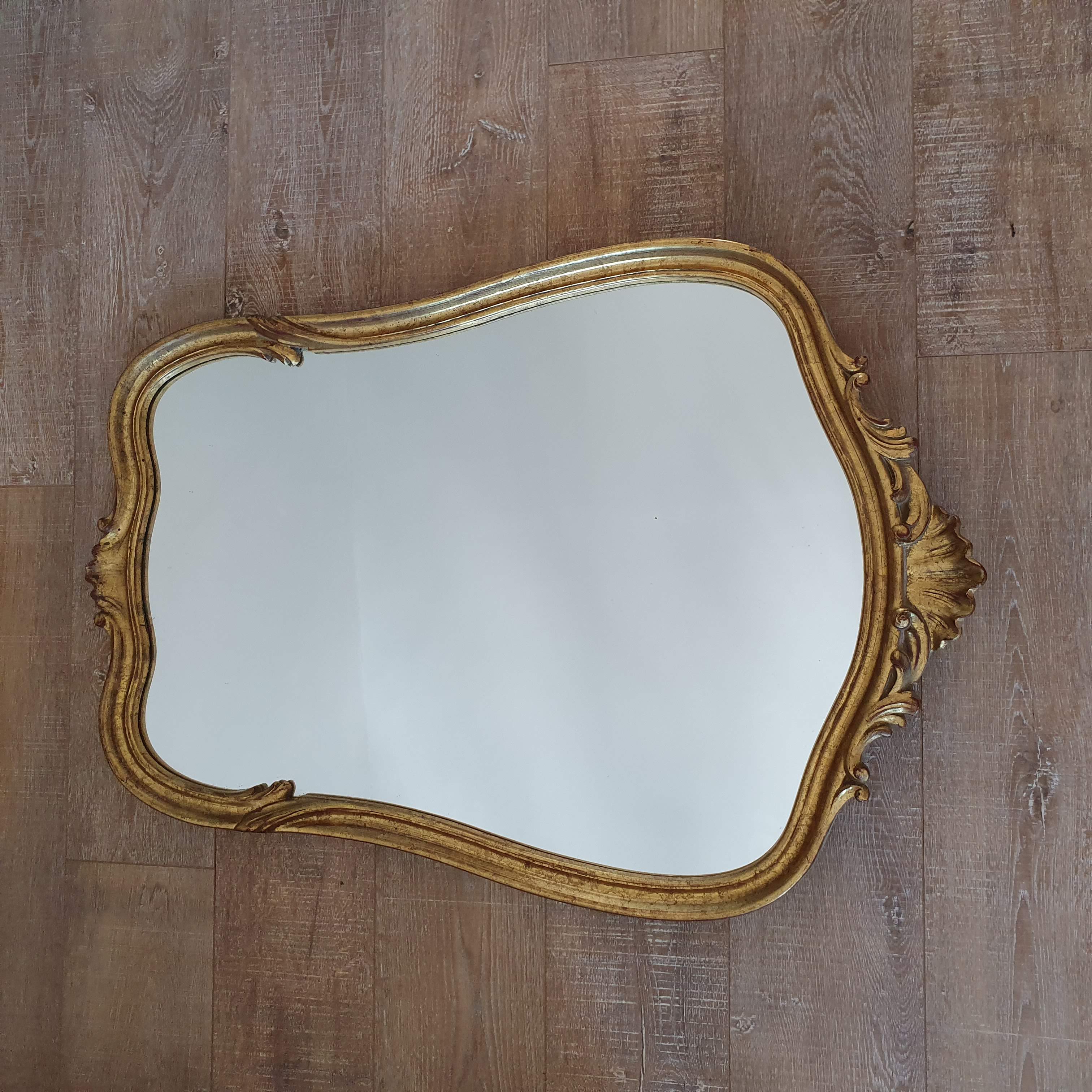 Miroir en bois et stuc 99x68cm