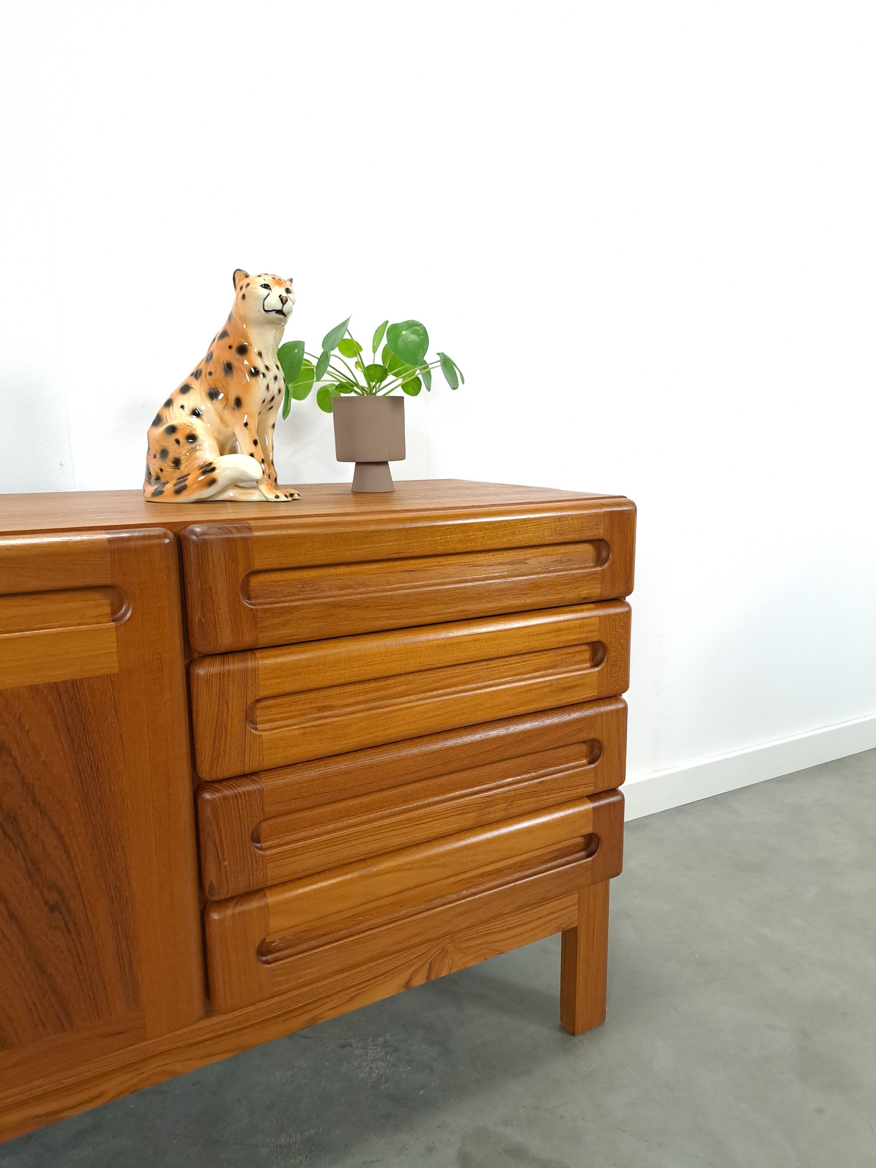 Deens design teak dressoir Dyrlund