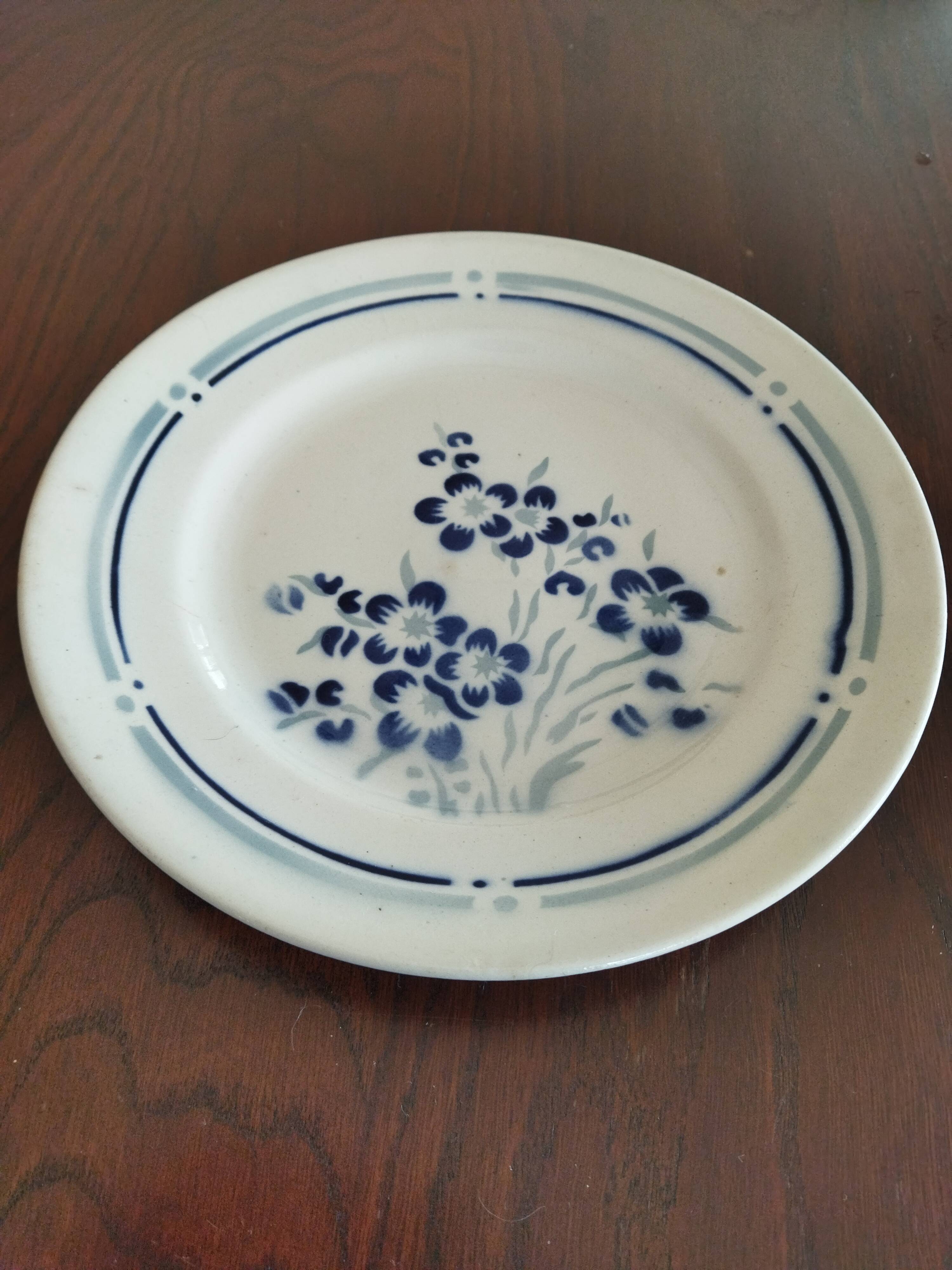 8 French earthenware dinner plates (Gien Sarreguemines Digoin Moulin des Loups Orchies)