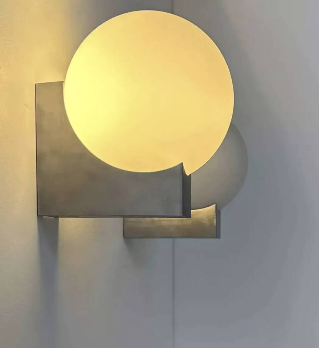 Paire d’appliques en métal brossé et opaline, France 1970