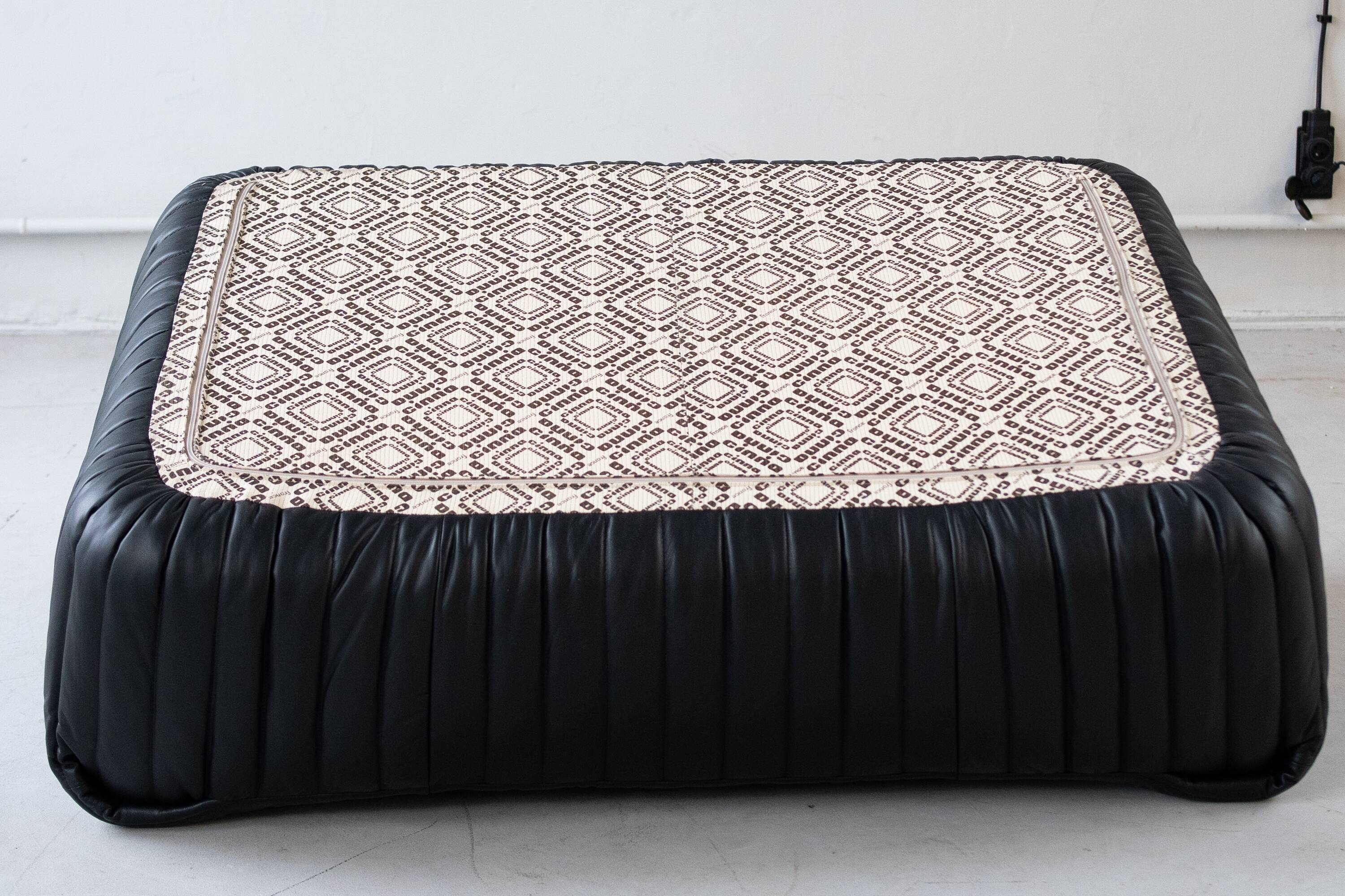 Cinna Ligne Roset Black leather 2-seater sofa attributed to Annie Hieronimus, 1970s
