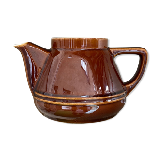 Teapot in brown earthenware