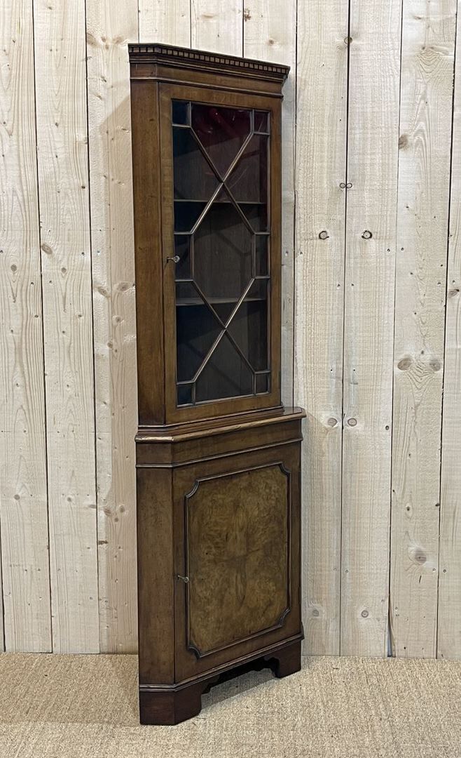 English walnut neckline from the 1950s