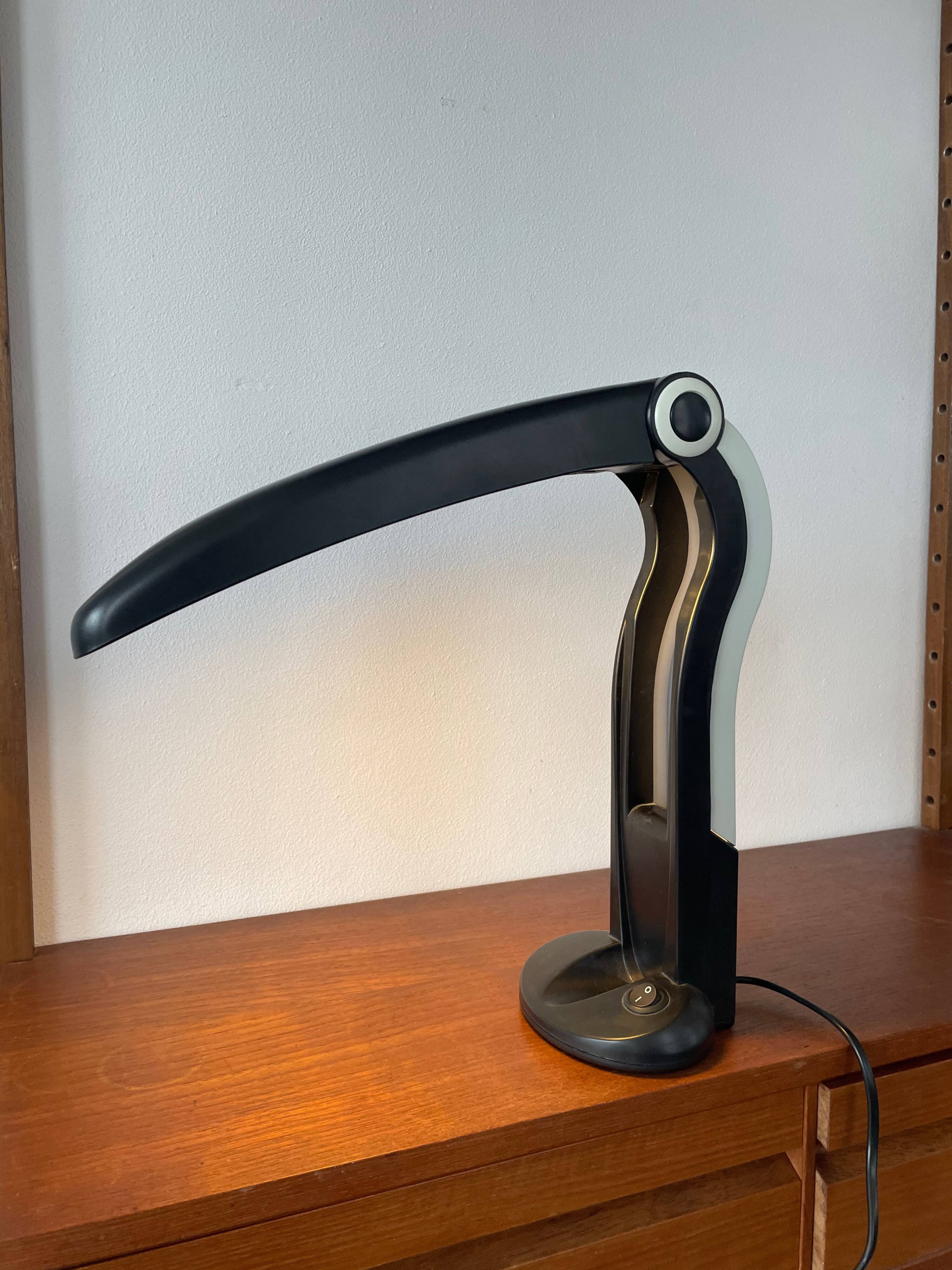 Luminaire Toucan en noir et blanc HT Huang Design