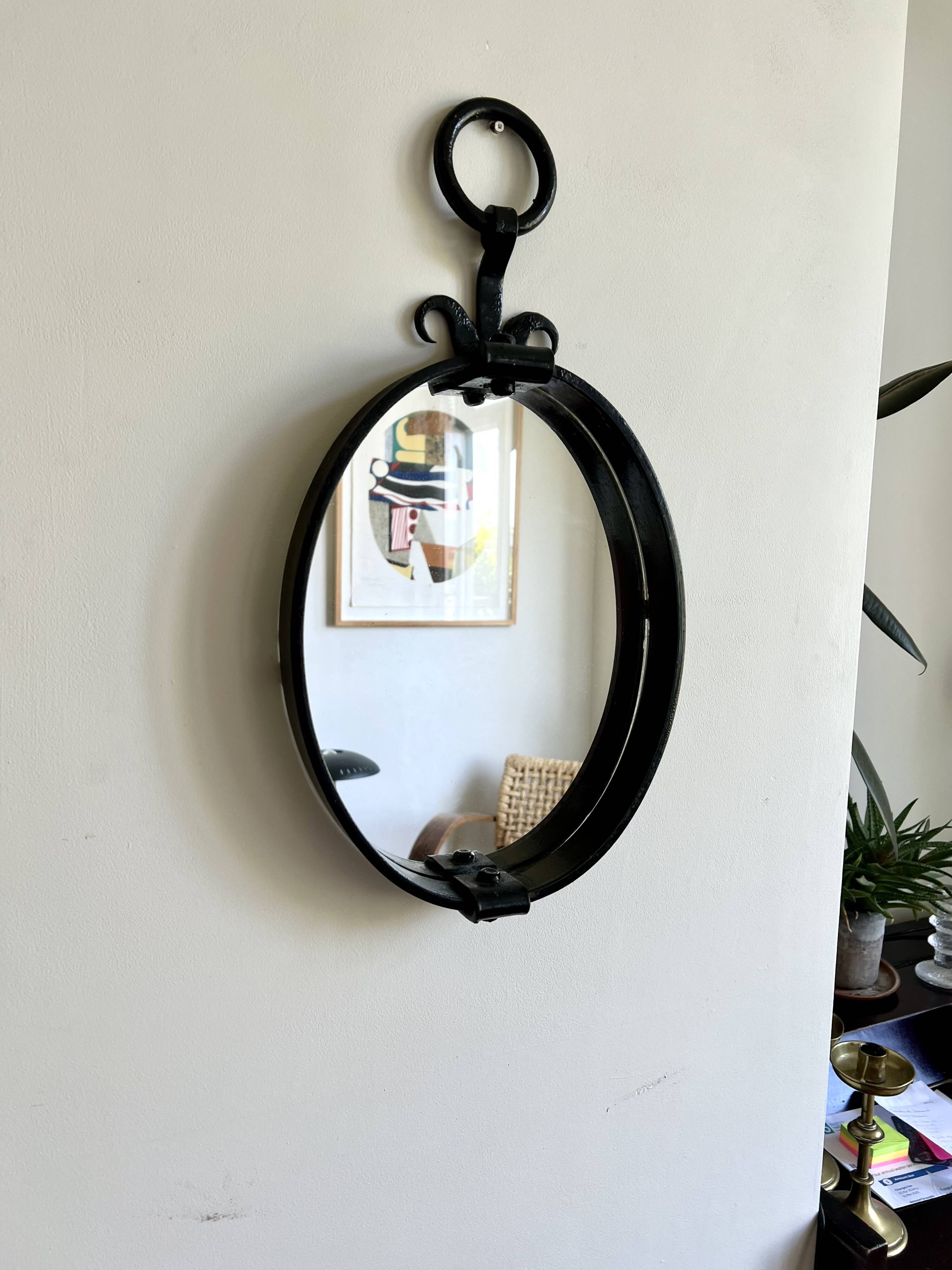 Miroir mural ovale brutaliste du milieu du siècle