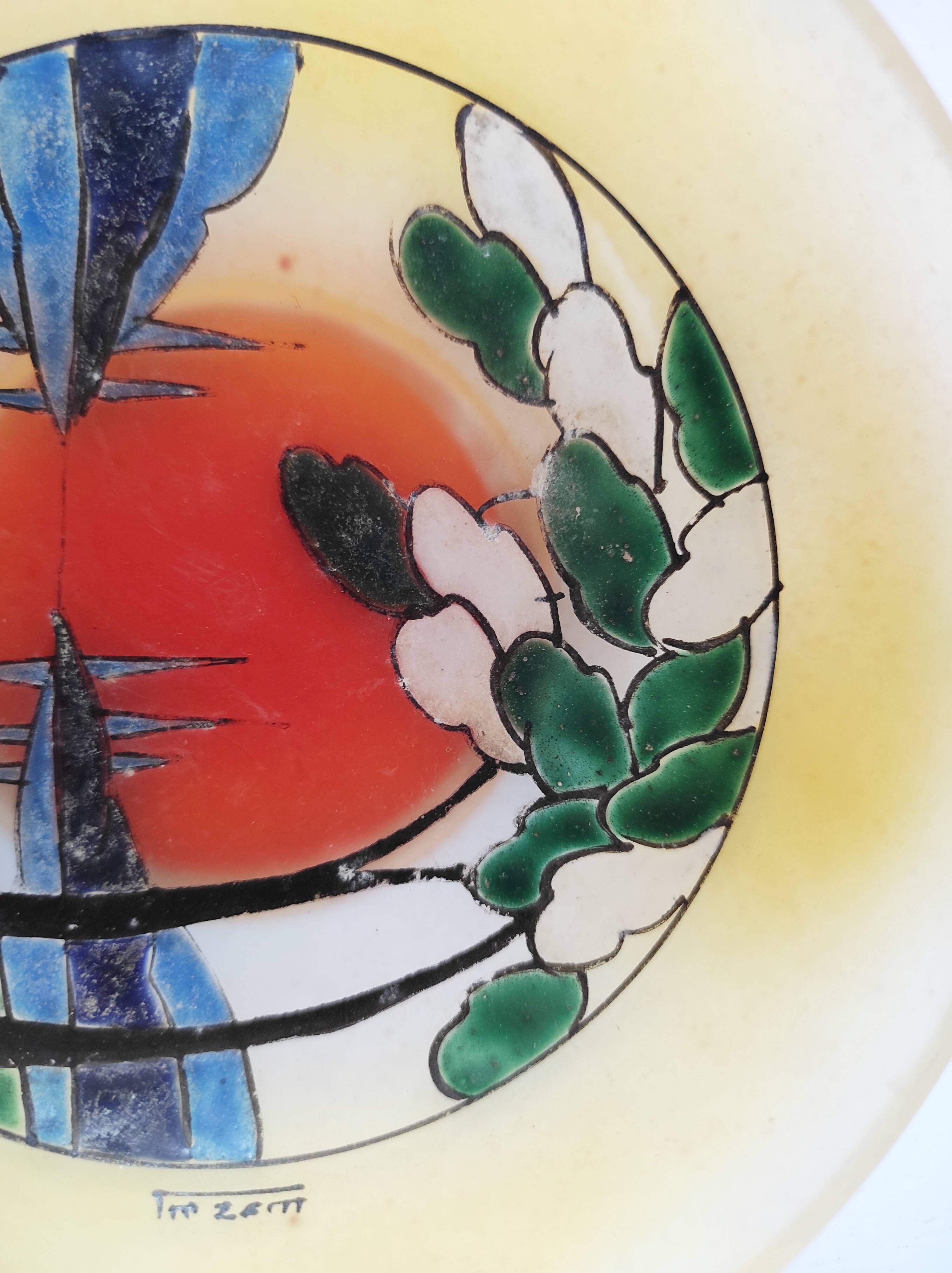 Coupelle en verre émaillé signée