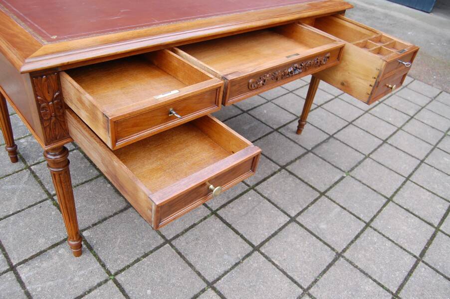 Napoleon III desk in Louis XVI style made of walnut from the late 19th century.