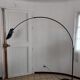 Lampadaire noir arqué Leonardo Marelli pour Estiluz vintage 1980'S