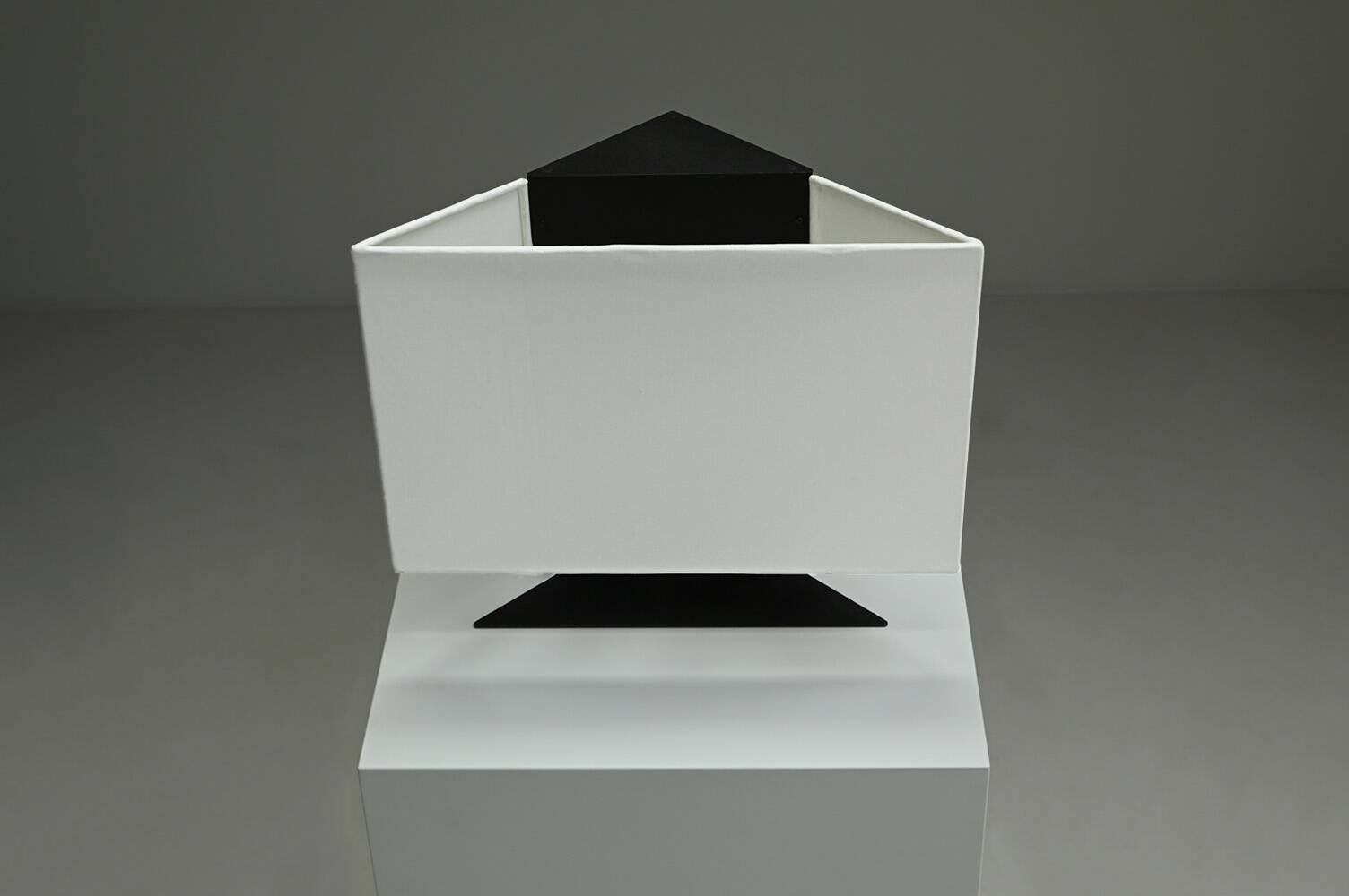 Accademia table lamp from Cini Boeri for Artemide, 1970s Italy.